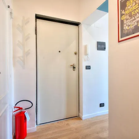 Luce - Elevator, Design And Aquarium Apartman