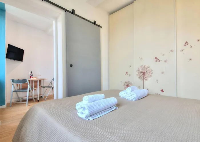 Luce - Elevator, Design And Aquarium