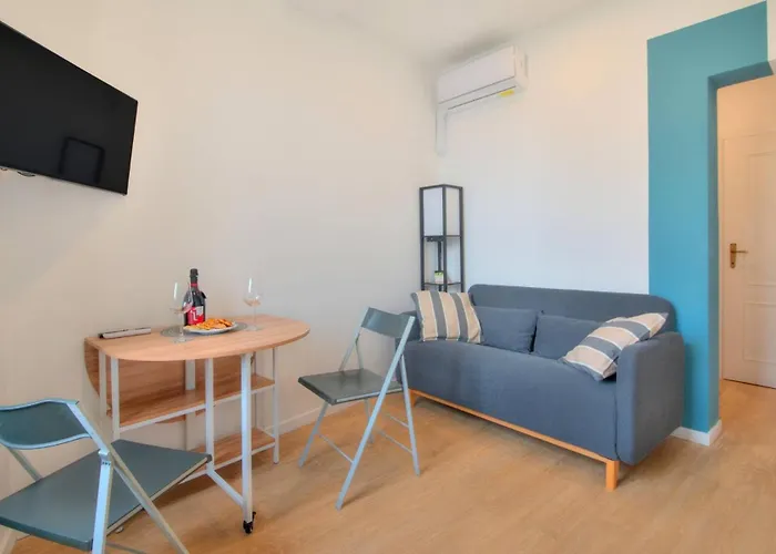 Luce - Elevator, Design And Aquarium Apartman *