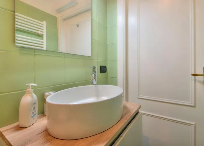 Luce - Elevator, Design And Aquarium * Cenova