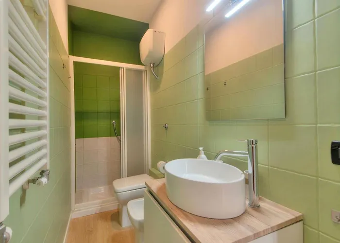 Daire Luce - Elevator, Design And Aquarium